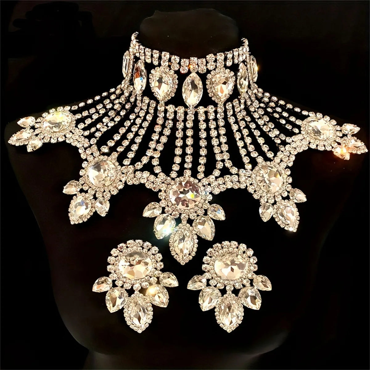Hot selling luxury banquet necklace, rhinestone droplet shaped fashionable earrings, pendant necklace set, women's jewelry