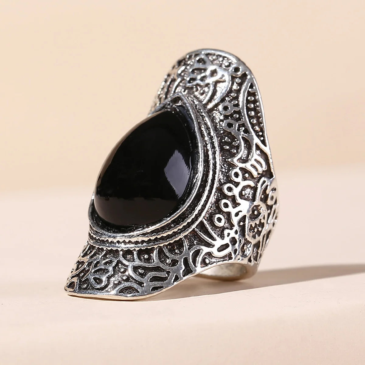 Women's fashionable geometric ring design, retro personality, exaggerated jewelry