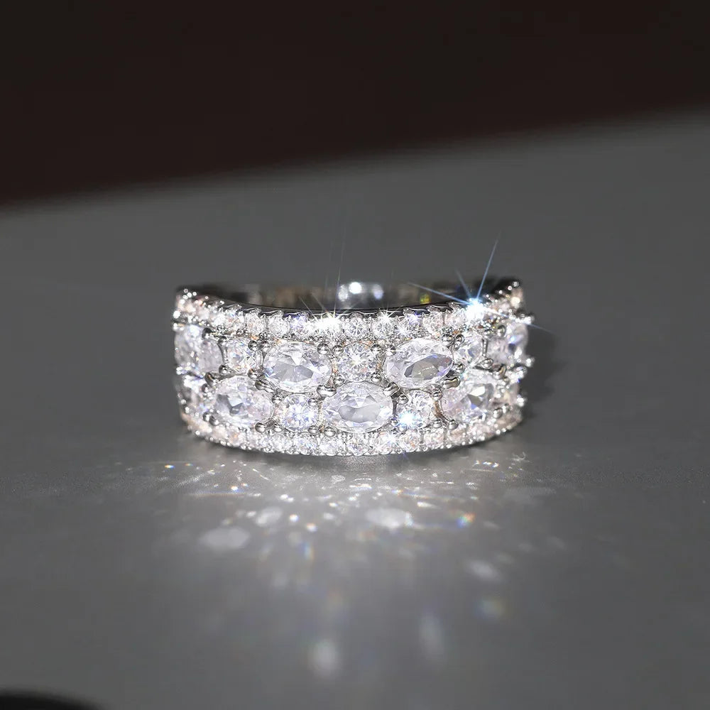 2025 European and American Sparkling Set Zircon Ring Women's Light Luxury Geometric Design Fashion Engagement Jewelry