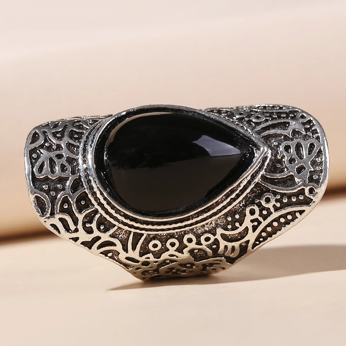 Women's fashionable geometric ring design, retro personality, exaggerated jewelry