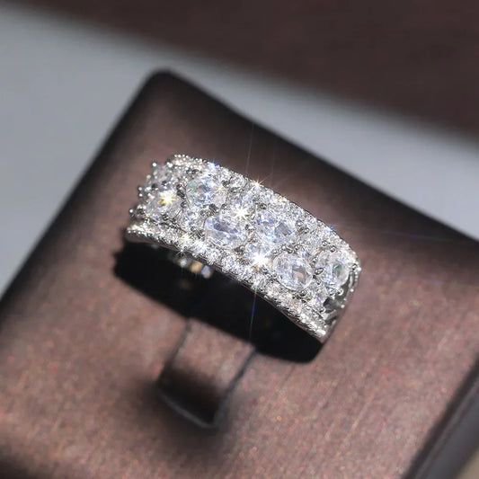 2025 European and American Sparkling Set Zircon Ring Women's Light Luxury Geometric Design Fashion Engagement Jewelry